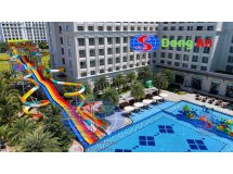 lắp đặt máng trượt cho khu resort 